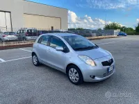 Usata Toyota Yaris 87 CV (63 kW) 2007 Grigio Utilitaria