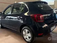 Usata Dacia Sandero Ambiance 90 CV (66 kW) 2017 Rosso Berlina