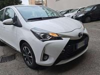 Usata Toyota Yaris Lounge 111 CV (81 kW) 2019 Bianco Berlina