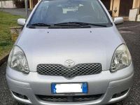 Usata Toyota Yaris 65 CV (47 kW) 2005 Argento Utilitaria