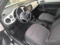 Usata VW Beetle 105 CV (77 kW) 2012 Bianco Utilitaria