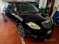 Usado Lancia Ypsilon 2010 Cinzento Citadino
