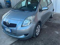 Usata Toyota Yaris 84 CV (61 kW) 2007 Grigio Utilitaria