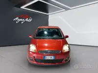 Brugt Ford Fiesta Ghia 75 HK (55 kW) 2007 Rød Hatchback