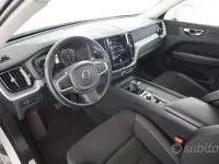 Usata Volvo XC60 Momentum 197 CV (144 kW) 2021 Bianco SUV