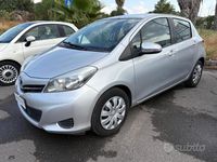Usata Toyota Yaris 69 CV (50 kW) 2012 Grigio Berlina