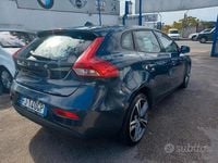 Usata Volvo V40 Momentum 2017 Grigio Berlina