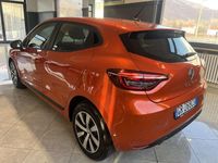Usata Renault Clio V Equilibre 67 CV (49 kW) 2023 Arancione Berlina