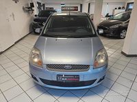 Usata Ford Fiesta Ghia 68 CV (50 kW) 2006 Blu Utilitaria