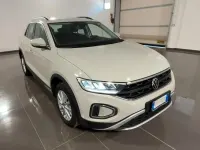Usata VW T-Roc Life 110 CV (80 kW) 2023 Beige SUV