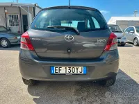 Usata Toyota Yaris 69 CV (50 kW) 2011 Grigio Utilitaria