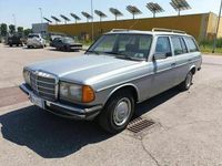 Usata Mercedes 200 120 CV (88 kW) 1987 Azzurro Station wagon