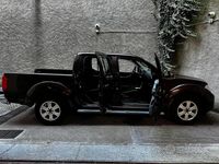 Usata Nissan Navara XE 190 CV (139 kW) 2011 Marrone Pick-up