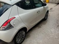 Usata Lancia Ypsilon 60 CV (44 kW) 2012 Bianco Utilitaria