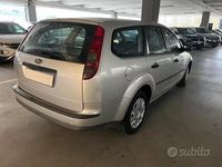 Usata Ford Focus 115 CV (84 kW) 2004 Grigio Station wagon