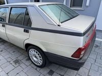 Usata Alfa Romeo 75 110 CV (80 kW) 1989 Argento Berlina