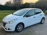 Usata Peugeot 208 68 CV (50 kW) 2014 Bianco Utilitaria
