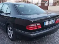 Usata Mercedes E240 136 CV (100 kW) 2002 Nero Berlina