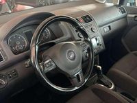 Begagnad VW Touran Comfortline 105 HK (77 kW) 2015 Grå Minibuss