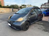 Usata Toyota Aygo 68 CV (50 kW) 2005 Grigio Utilitaria