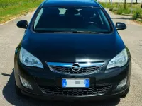 Usata Opel Astra 110 CV (80 kW) 2012 Nero Station wagon
