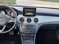 Usata Mercedes GLA200 136 CV (100 kW) 2017 Bianco pastello SUV
