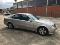 Usata Mercedes E270 Avantgarde 177 CV (130 kW) 2002 Grigio Berlina