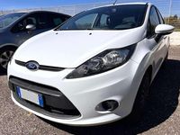 Usata Ford Fiesta 68 CV (50 kW) 2010 Bianco Utilitaria