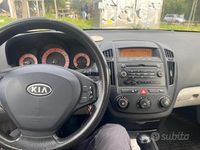 Usata Kia Ceed 115 CV (84 kW) 2009 Grigio Utilitaria