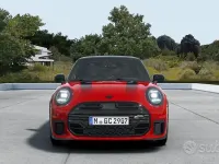 Nuova Mini John Cooper Works 156 CV (114 kW) 2026 Chili red ii Utilitaria