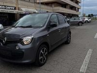Usado Renault Twingo SE 69 CV (50 kW) 2019 Gris Utilitario