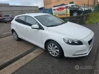 Usata Volvo V40 120 CV (88 kW) 2018 Bianco Berlina