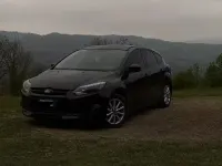 Begagnad Ford Focus 105 HK (77 kW) 2012 Svart Sedan