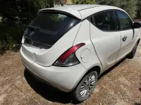 Usata Lancia Ypsilon 69 CV (50 kW) 2014 Bianco Utilitaria