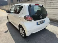 Begagnad Toyota Aygo 68 HK (50 kW) 2014 Vit Halvkombi