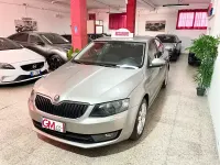 Begagnad Skoda Octavia Elegance 105 HK (77 kW) 2014 Grå Kombi