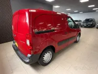 Gebraucht Peugeot Partner Access 75 PS (55 kW) 2012 Rot Van / Kleinbus