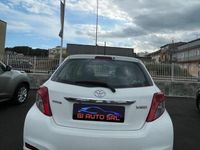 Usata Toyota Yaris 69 CV (50 kW) 2012 Bianco Utilitaria