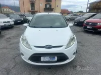 Usata Ford Fiesta Titanium 68 CV (50 kW) 2009 Bianco Berlina