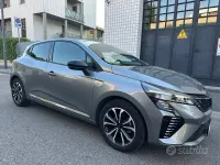Usata Renault Clio V Techno 101 CV (74 kW) 2025 Grigio Berlina