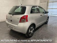 Usata Toyota Yaris Sol 69 CV (50 kW) 2008 Grigio Utilitaria
