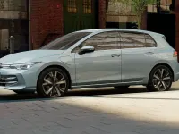 Nuova VW Golf VIII Style 204 CV (150 kW) 2025 Crystal ice blue metallizzato Berlina