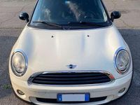 Begagnad Mini ONE 75 HK (55 kW) 2010 Vit Halvkombi