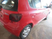 Usata Toyota Yaris 75 CV (55 kW) 2004 Rosso Berlina