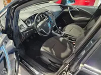 Używany Opel Astra Cosmo 140 KM (102 kW) 2011 Czarny Sedan/Limuzyna