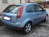Usata Ford Fiesta Titanium 67 CV (49 kW) 2007 Blu Utilitaria