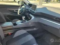 Usata Peugeot 5008 131 CV (96 kW) 2018 Bluazzurro SUV