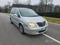 Usata Lancia Phedra 170 CV (125 kW) 2009 Grigio Monovolume