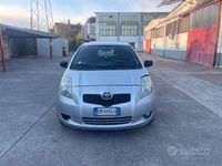 Usata Toyota Yaris 87 CV (63 kW) 2007 Grigio Utilitaria