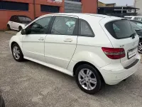 Usata Mercedes A180 Premium 109 CV (80 kW) 2011 Bianco Utilitaria